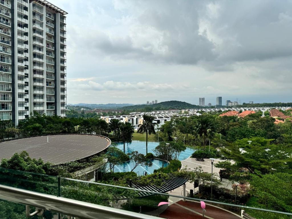 Bazén v ubytování Large Unit Dwiputra Residences 3Rooms 3Bathrooms Presint 15 Putrajaya nebo v jeho okolí