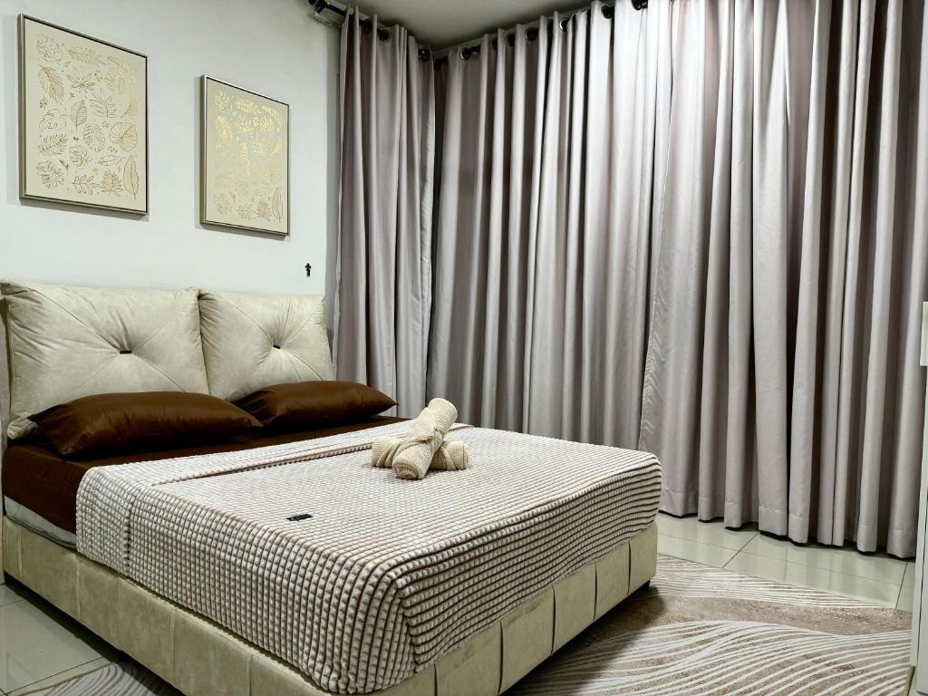 Postel nebo postele na pokoji v ubytování Large Unit Dwiputra Residences 3Rooms 3Bathrooms Presint 15 Putrajaya