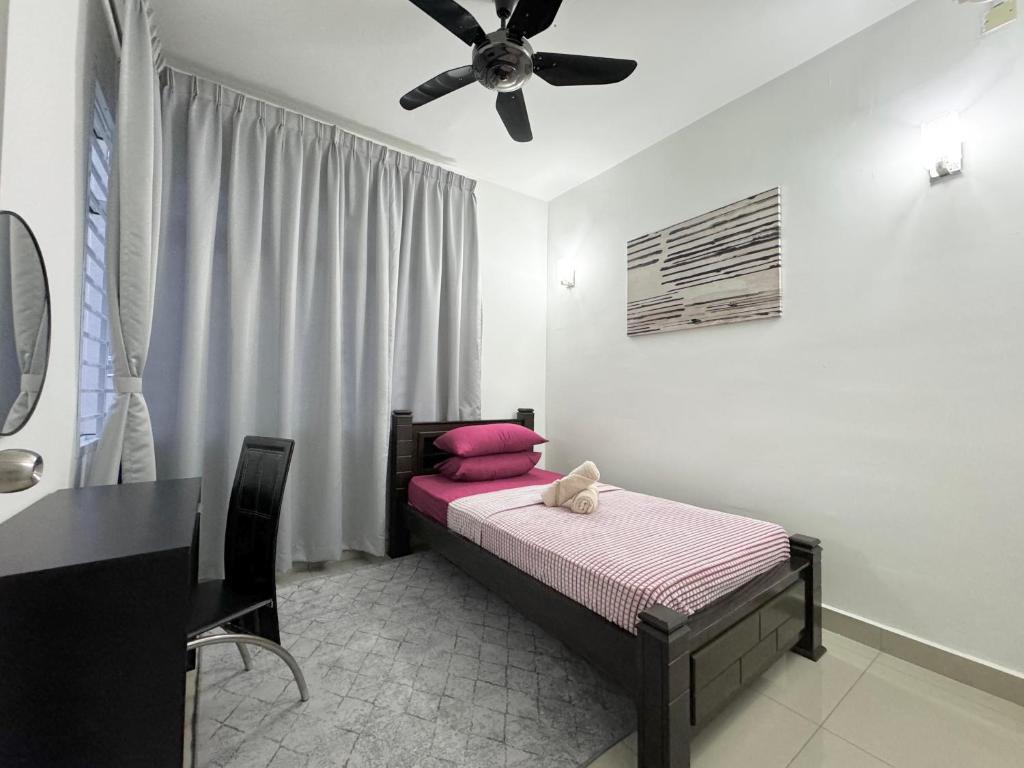 Postel nebo postele na pokoji v ubytování Large Unit Dwiputra Residences 3Rooms 3Bathrooms Presint 15 Putrajaya