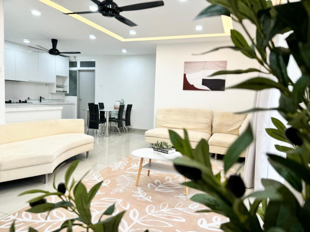 Postel nebo postele na pokoji v ubytování Large Unit Dwiputra Residences 3Rooms 3Bathrooms Presint 15 Putrajaya