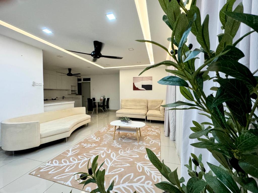 Posezení v ubytování Large Unit Dwiputra Residences 3Rooms 3Bathrooms Presint 15 Putrajaya