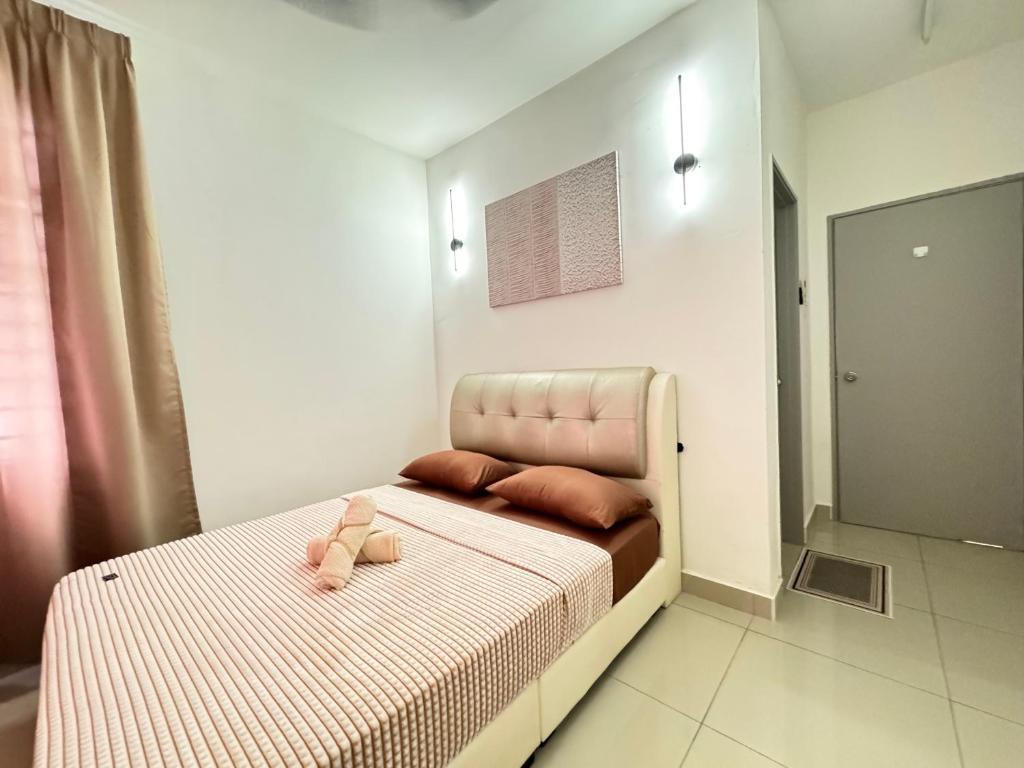 Postel nebo postele na pokoji v ubytování Large Unit Dwiputra Residences 3Rooms 3Bathrooms Presint 15 Putrajaya