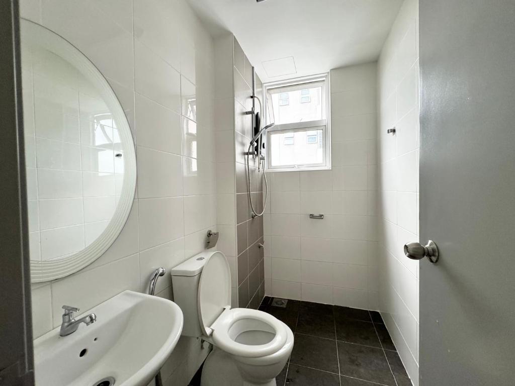 Koupelna v ubytování Large Unit Dwiputra Residences 3Rooms 3Bathrooms Presint 15 Putrajaya