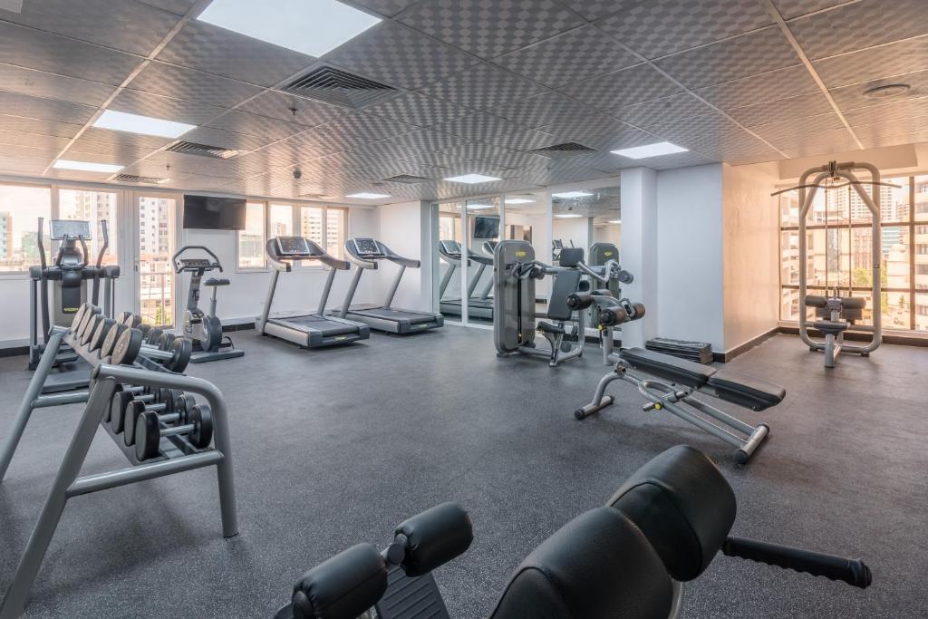 Fitness centrum a/nebo fitness zařízení v ubytování Golden Tulip Dar Es Salaam City Center Hotel