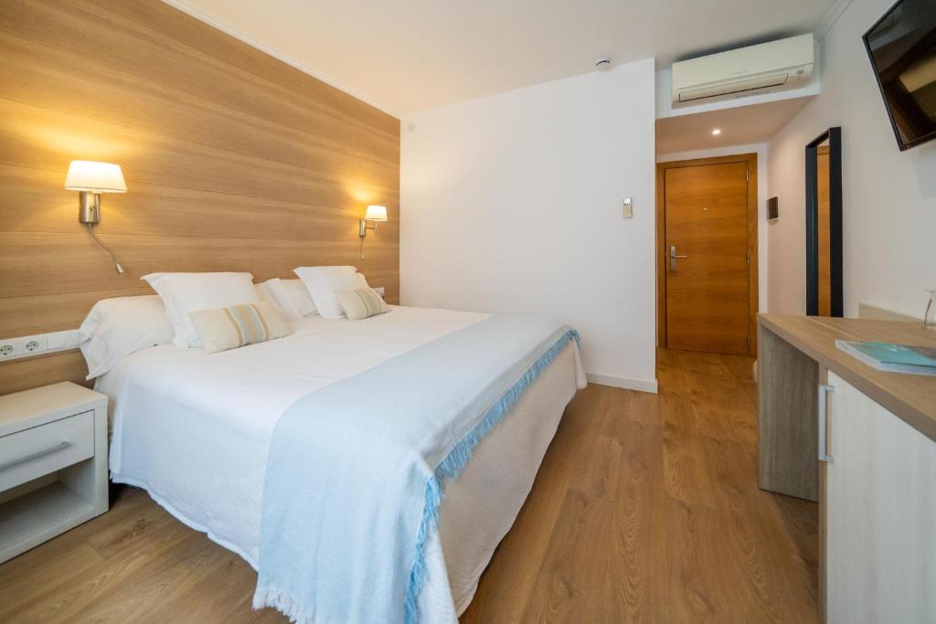 Posteľ alebo postele v izbe v ubytovaní Hostal Menurka