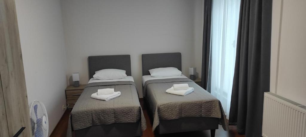 Postel nebo postele na pokoji v ubytování Apartmani METRO