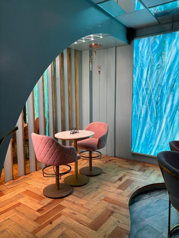 Posezení v ubytování Anushangi Hotel