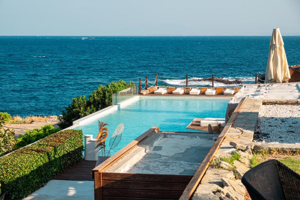 Bazén v ubytování Lumi by Atasagon Well-being Bodrum nebo v jeho okolí