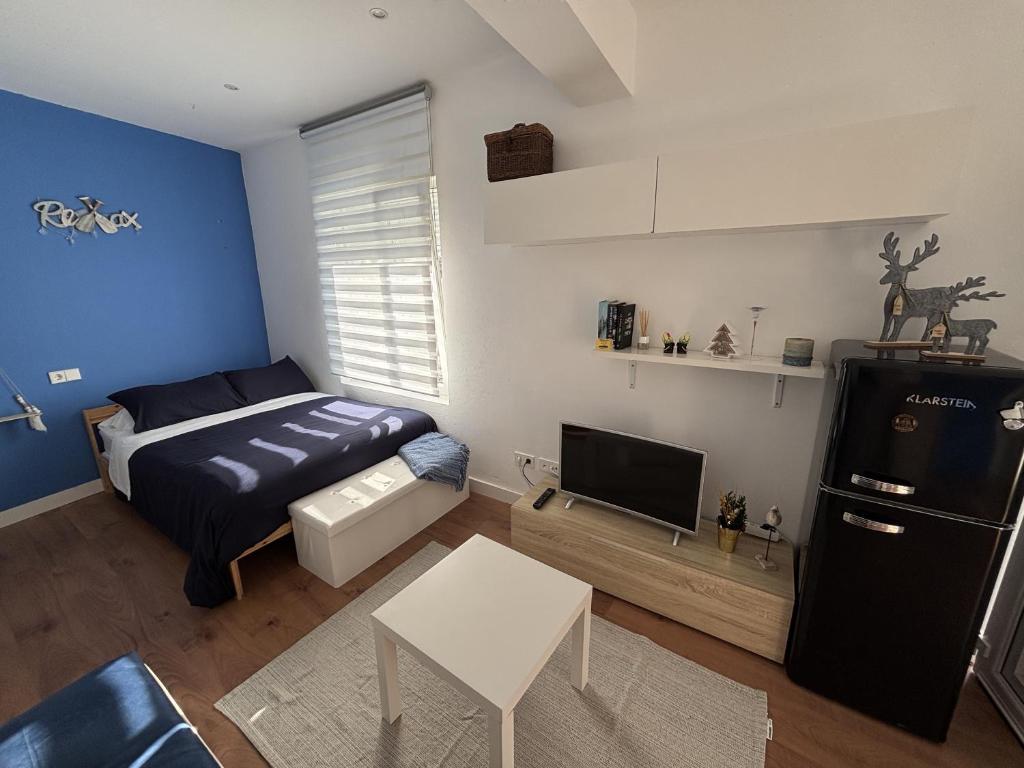 a small bedroom with a bed and a small table at Grupo Gontad Apartamento Mourelle Corme in Corme-Puerto