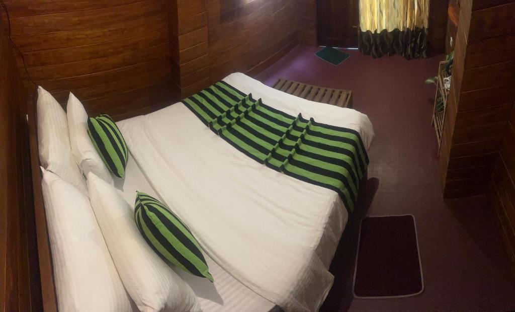 Postel nebo postele na pokoji v ubytování MUM Jungle Inn