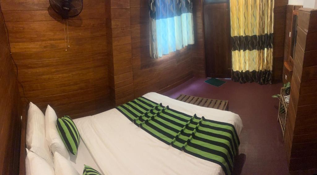 Postel nebo postele na pokoji v ubytování MUM Jungle Inn