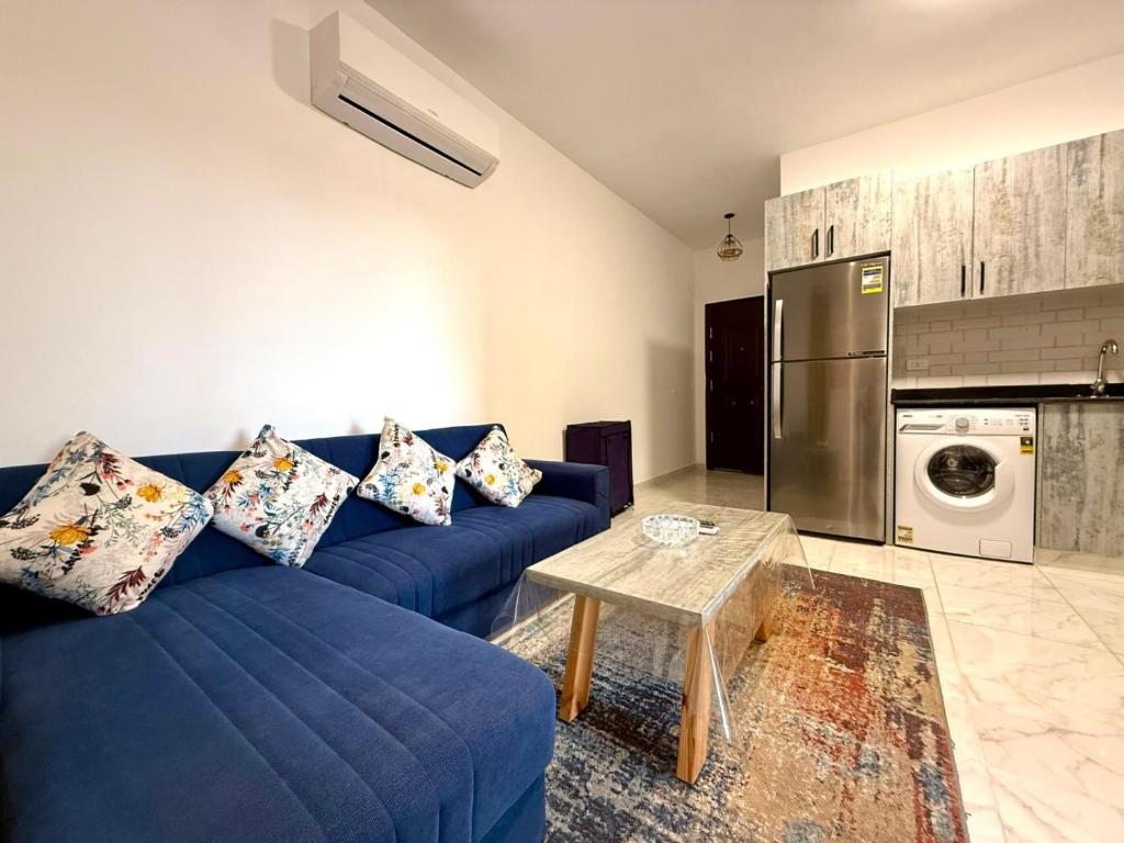Kuchyň nebo kuchyňský kout v ubytování Modern 1BR Apartment - Al Dora Resort, Hurghada