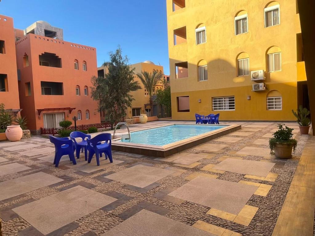 Bazén v ubytování Modern 1BR Apartment - Al Dora Resort, Hurghada nebo v jeho okolí