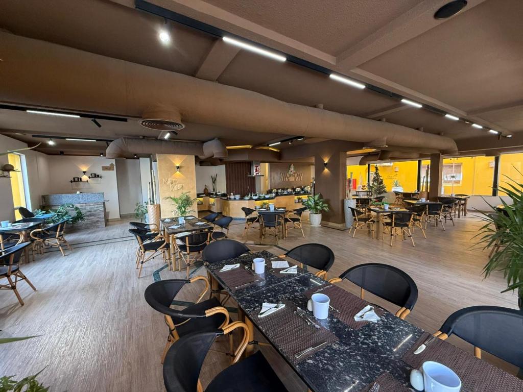 Restaurace v ubytování Modern 1BR Apartment - Al Dora Resort, Hurghada