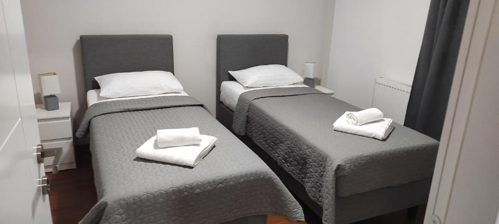 Postel nebo postele na pokoji v ubytování Apartmani METRO