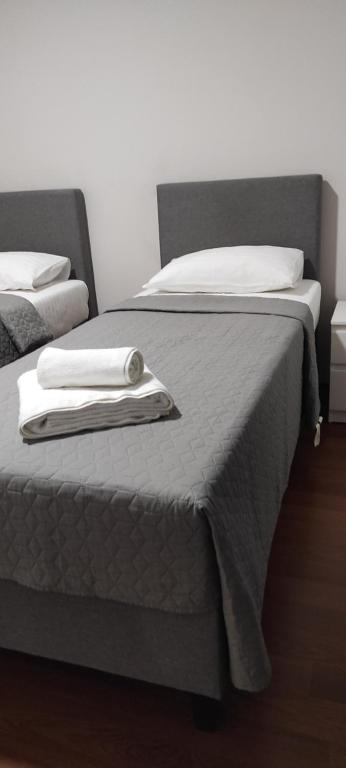 Postel nebo postele na pokoji v ubytování Apartmani METRO