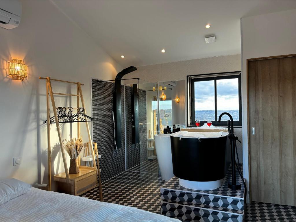 Photo de la galerie de l'établissement L'Évasion d'Albi - Balnéo et Vue, à Albi