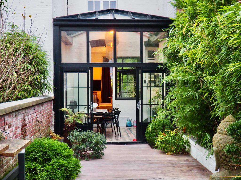 Κήπος έξω από το Villa Jouvence