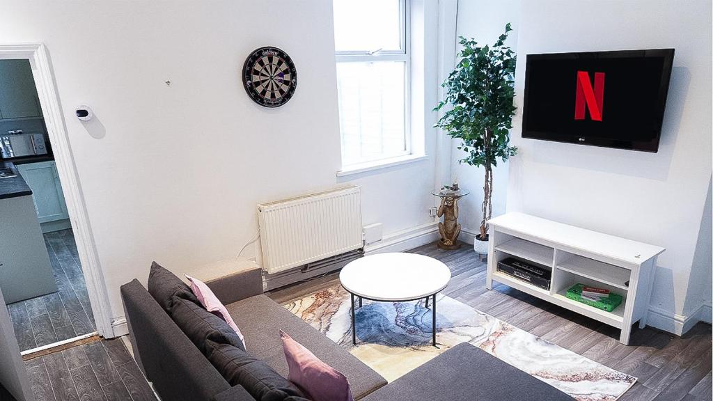 Et tv og/eller underholdning på Wolves - City - Contractors - Long Stay - Families