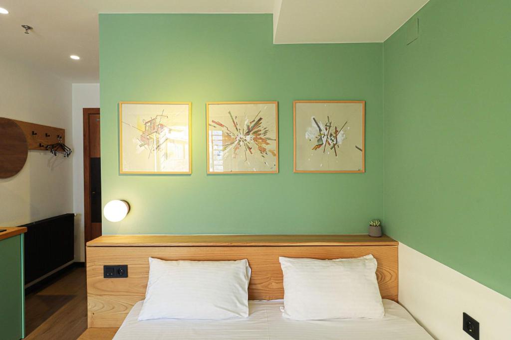 Postel nebo postele na pokoji v ubytování Stylish Studio Apartment with balcony In Marshall Gudauri Project