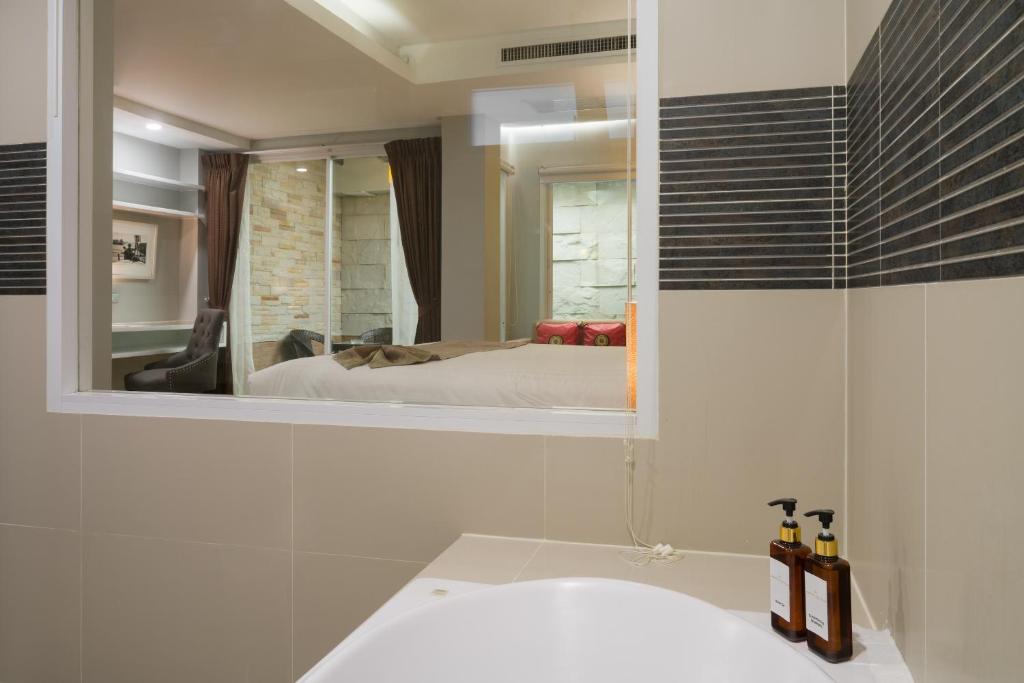 Aspira Suites Sukhumvit 20 - Resim 21