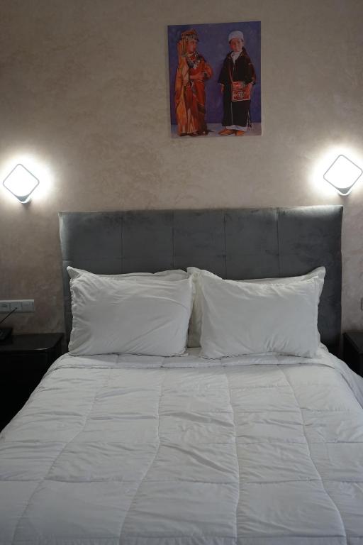 Postel nebo postele na pokoji v ubytování Hotel Nouzha