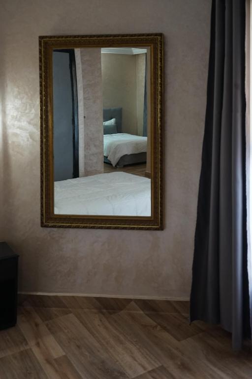 Postel nebo postele na pokoji v ubytování Hotel Nouzha