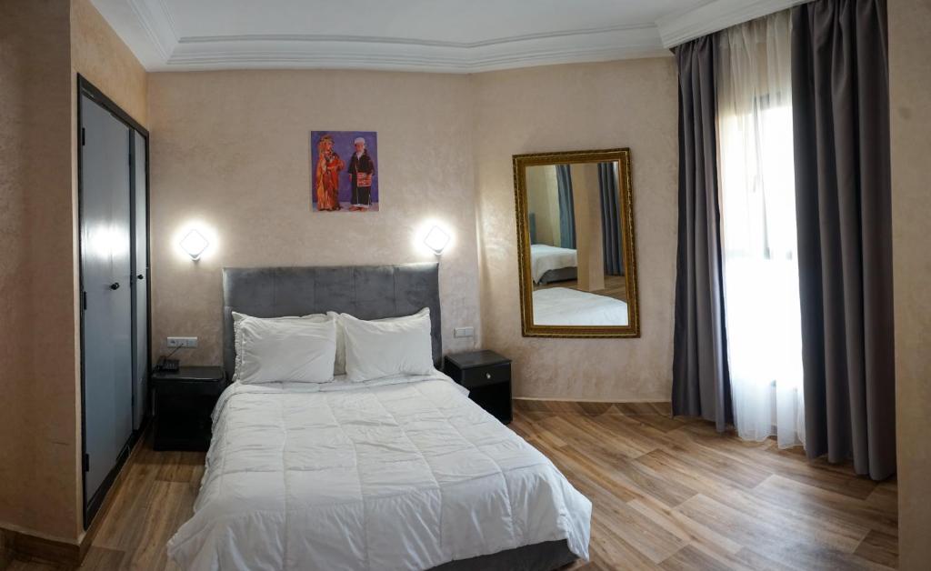 Postel nebo postele na pokoji v ubytování Hotel Nouzha
