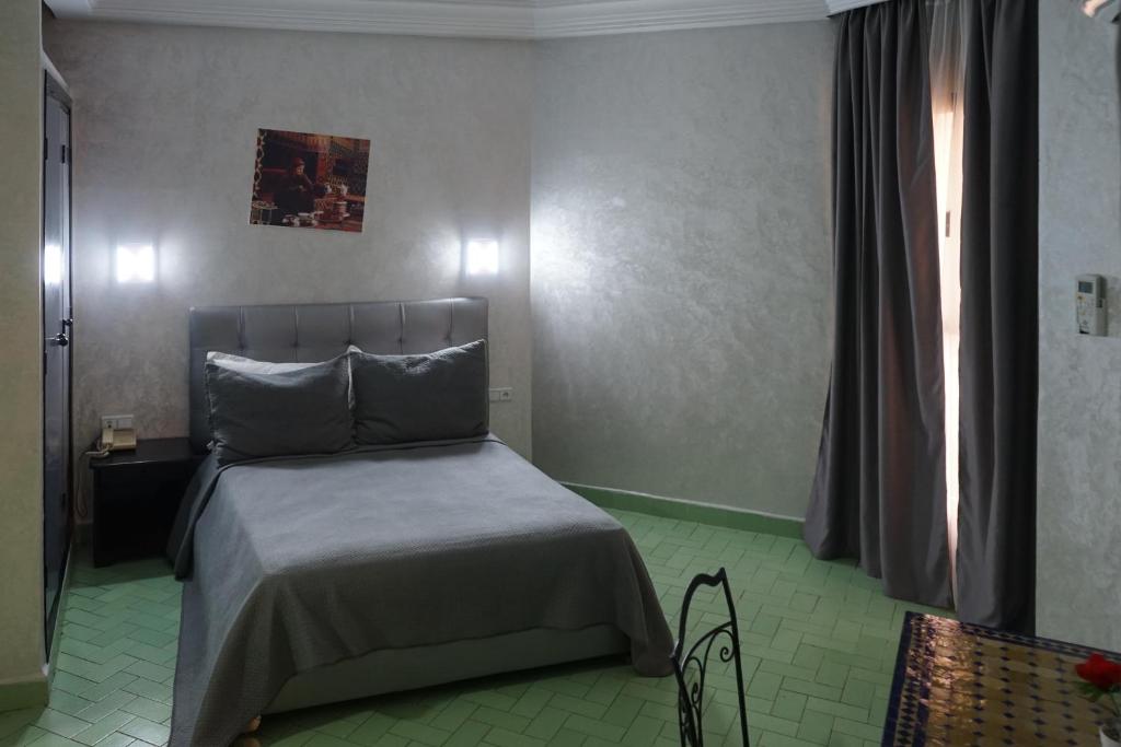Postel nebo postele na pokoji v ubytování Hotel Nouzha