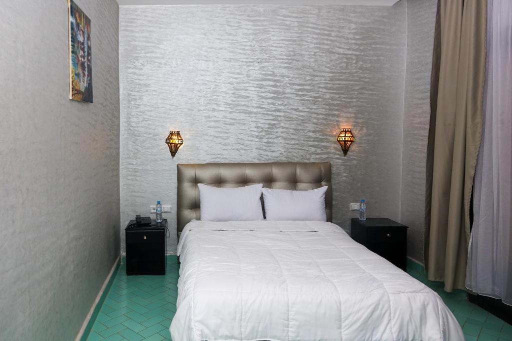 Postel nebo postele na pokoji v ubytování Hotel Nouzha
