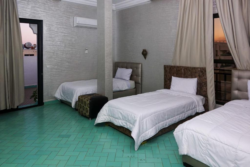 Postel nebo postele na pokoji v ubytování Hotel Nouzha