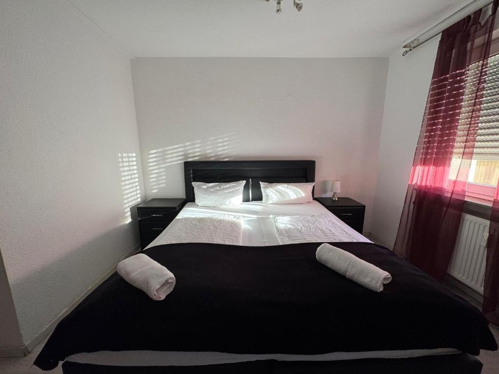 Postel nebo postele na pokoji v ubytování 3 Zimmer Wohnung