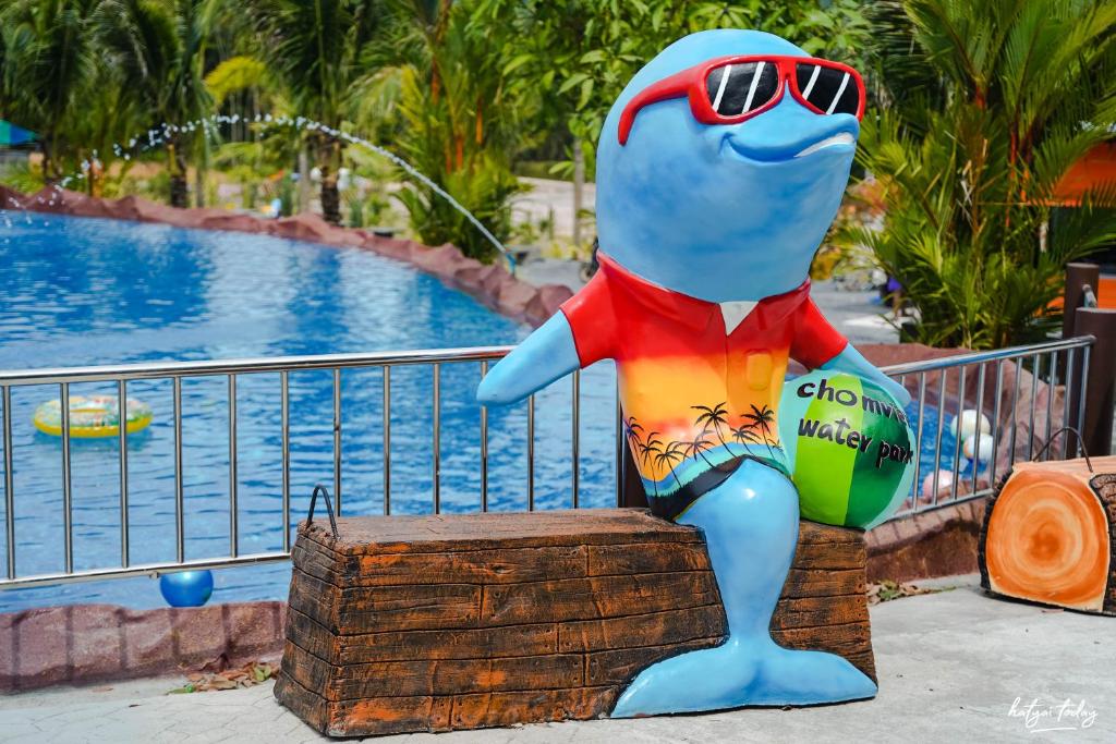 Bazén v ubytování Chomview Lanta Water Park Resort nebo v jeho okolí