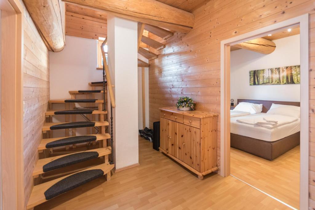 Posteľ alebo postele v izbe v ubytovaní Ski-N-Lake Chalet One