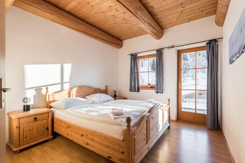 Posteľ alebo postele v izbe v ubytovaní Ski-N-Lake Chalet One