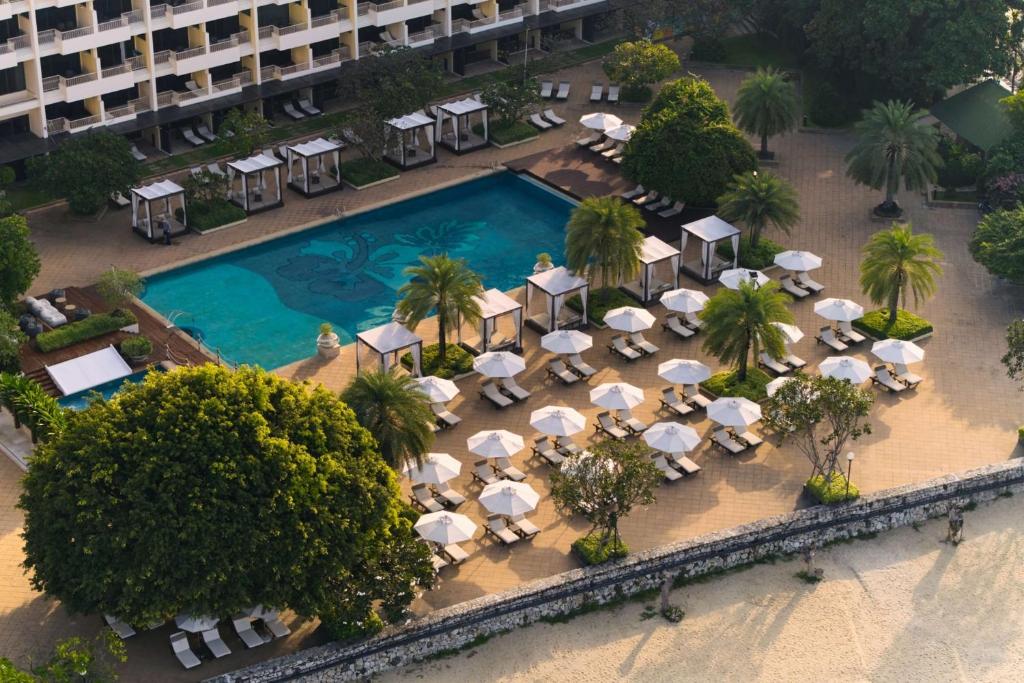 an overhead view of a pool with chairs and umbrellas at Dusit Thani Pattaya in North Pattaya