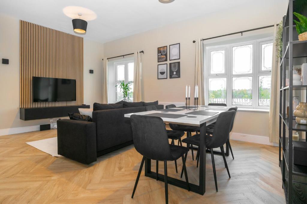 Μια τηλεόραση ή/και κέντρο ψυχαγωγίας στο Luxury 4 Bed Home with Pool Table