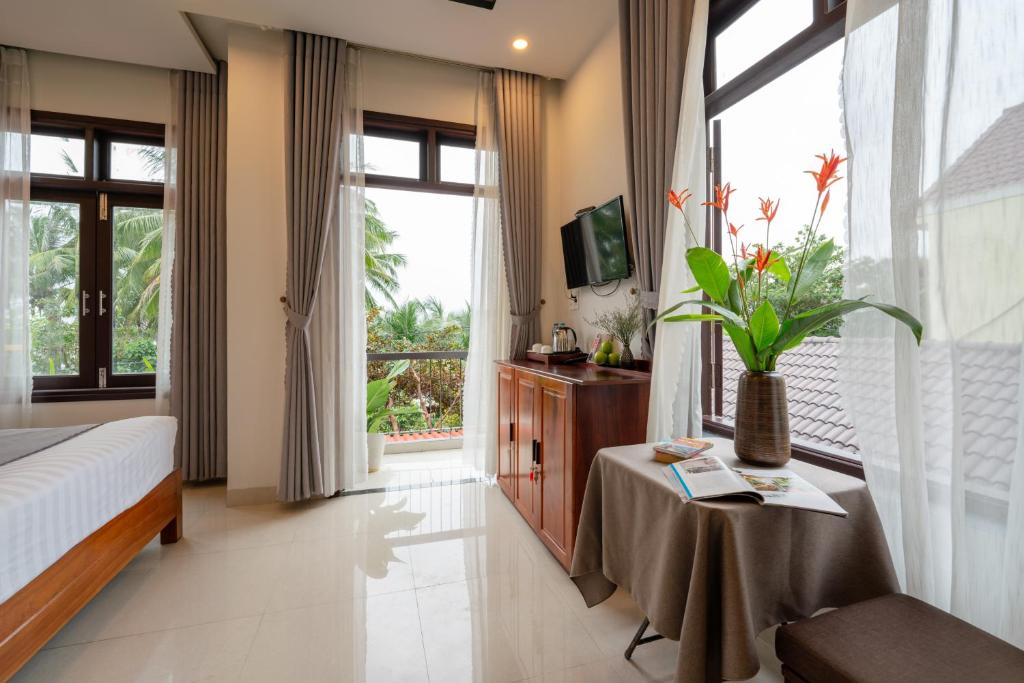 TV a/nebo společenská místnost v ubytování Phuoc Dat Riverside Homestay Hoi An
