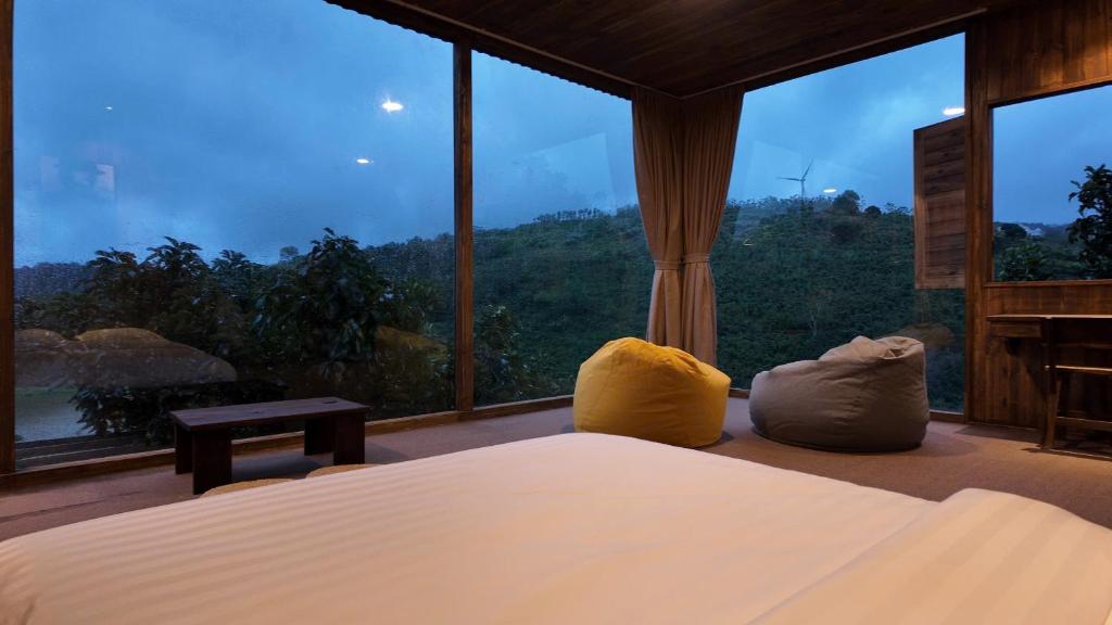Postel nebo postele na pokoji v ubytování Mimoza homestay, Cầu Đất - Đà Lạt