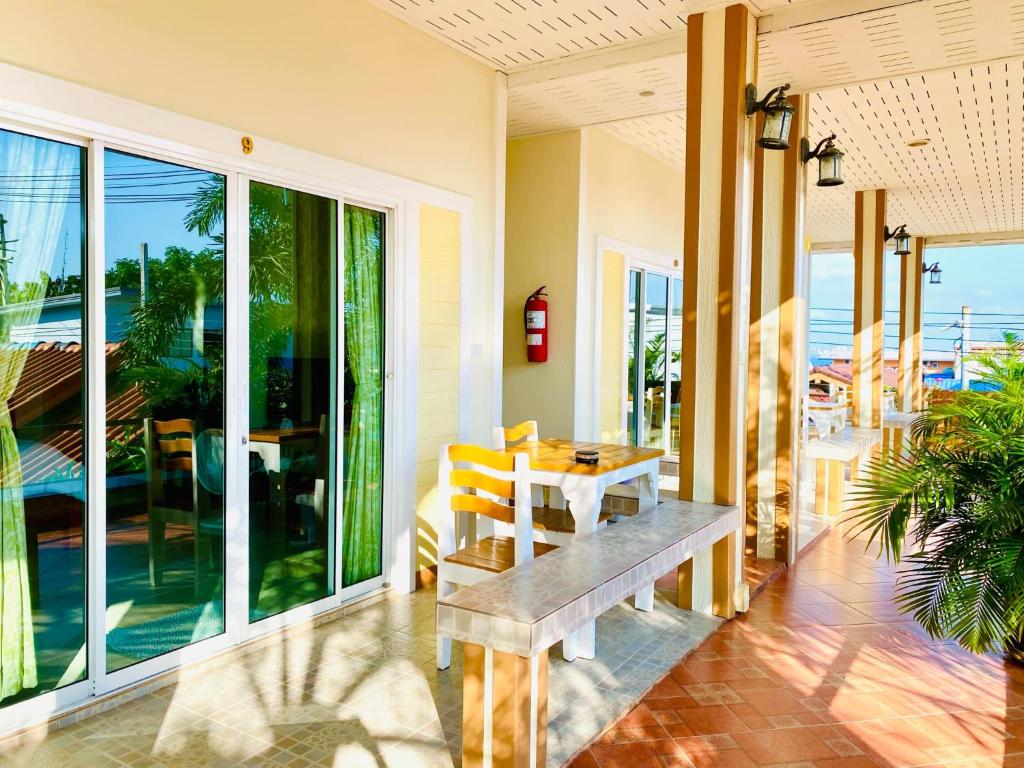 Naengnoi resort kohlarn - 阳台的双人间