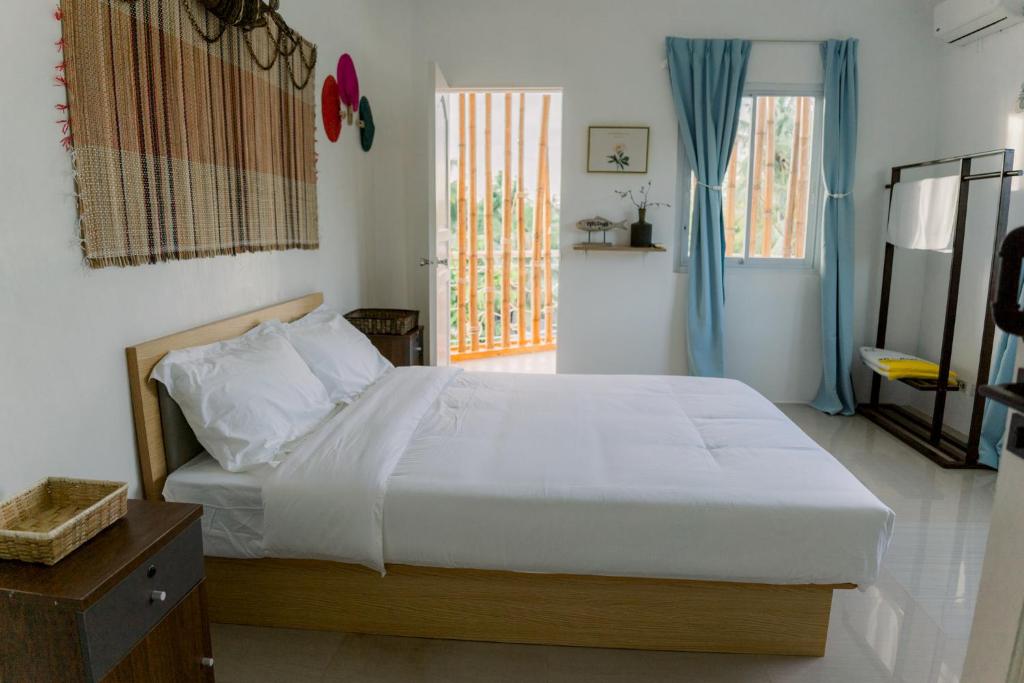 Postel nebo postele na pokoji v ubytování 8 Plus Beach Resort