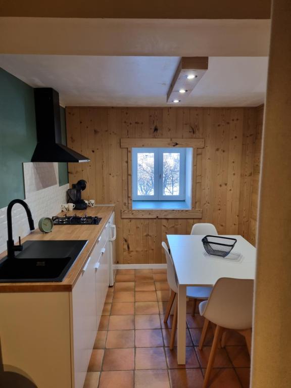 Kuchyň nebo kuchyňský kout v ubytování Orri de Planès