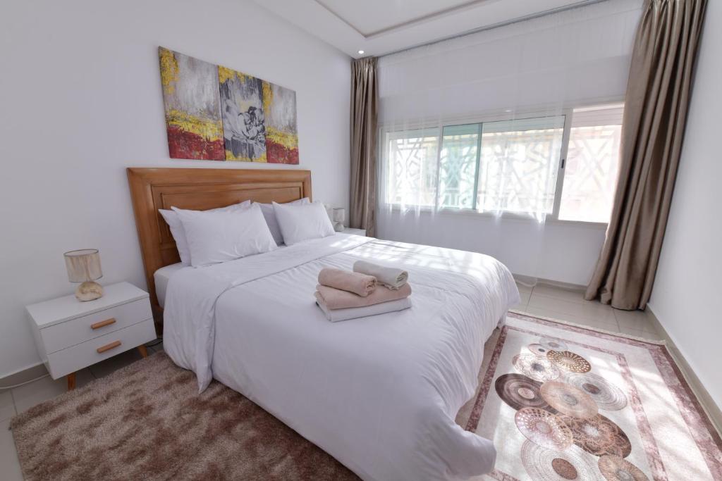 Postel nebo postele na pokoji v ubytování Cozy Duplex appartement wifi parking proximité