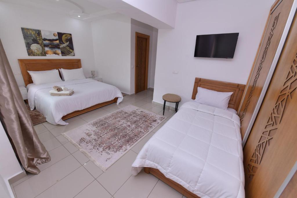 Postel nebo postele na pokoji v ubytování Cozy Duplex appartement wifi parking proximité