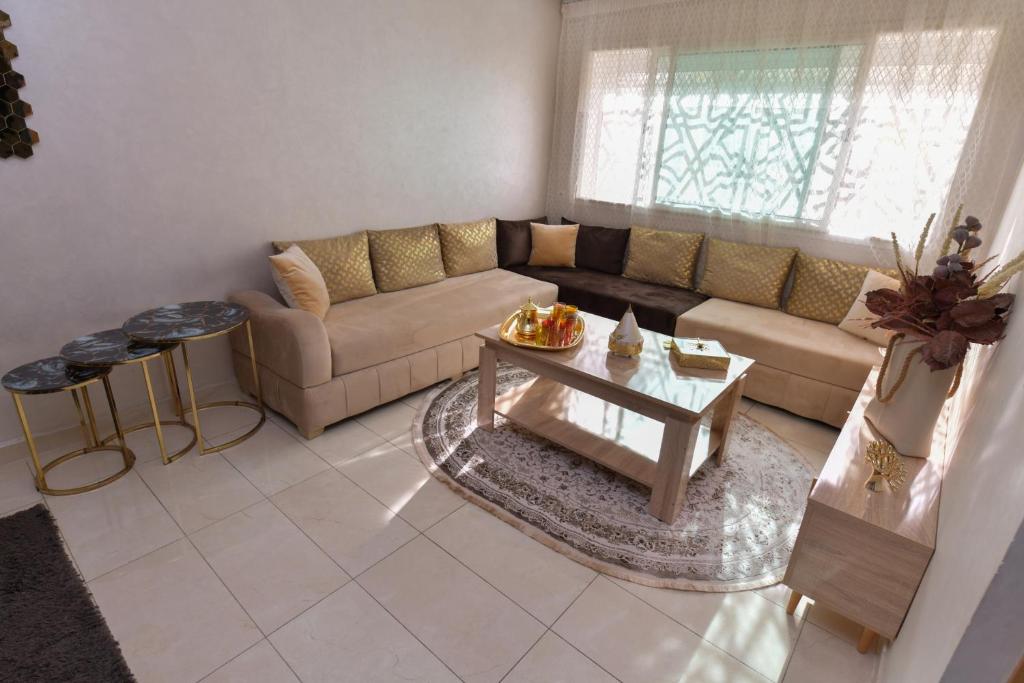 Posezení v ubytování Cozy Duplex appartement wifi parking proximité