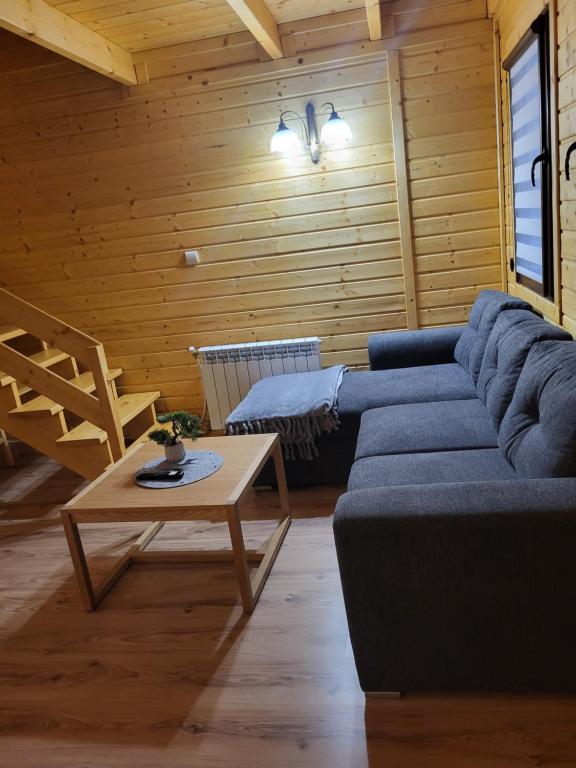 Posezení v ubytování Domki Jagodna-Spalona 6D jacuzzi