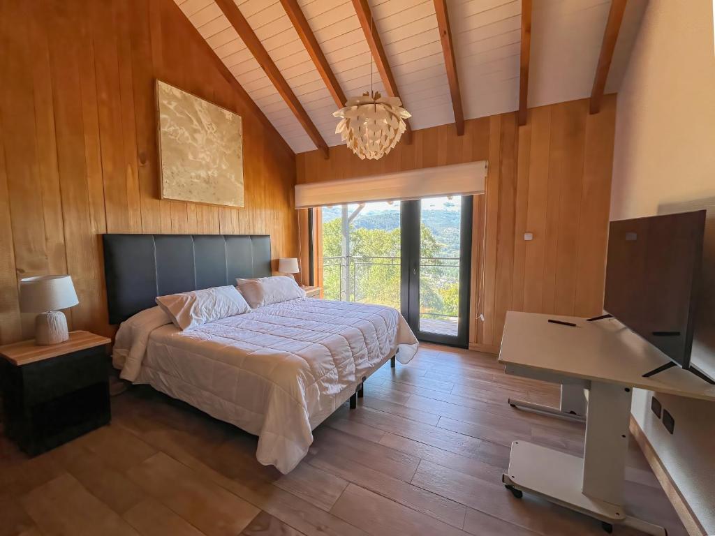 Postel nebo postele na pokoji v ubytování Catalina - Casa de Montaña