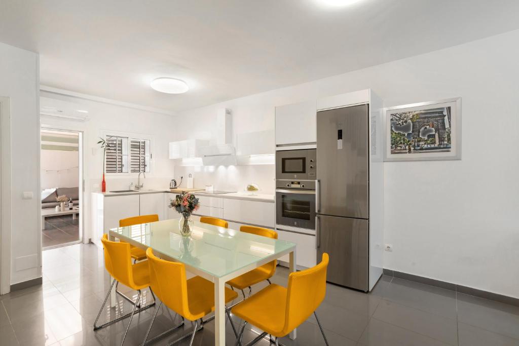 Kuchyň nebo kuchyňský kout v ubytování Sunset Villa Meloneras