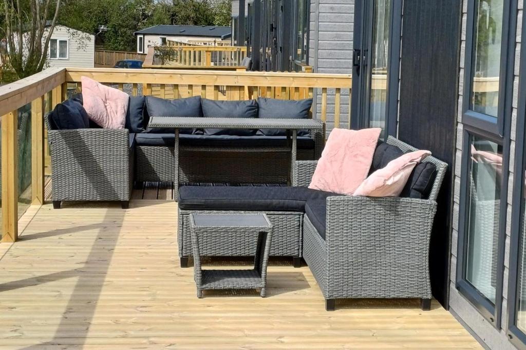 Malton 2-Bed Lodge Sleeps 4 Pet Friendly 6