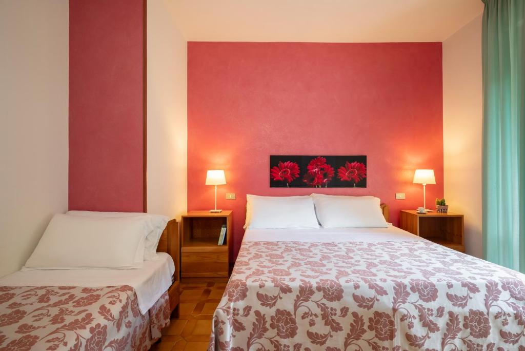 Hotel Parco dei Pini - 100mt dal Mare - Triple Room With Balcony